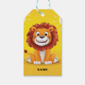 黄色の上にスマイルと座って幸せなかわいいライオン ギフトタグ (正面)