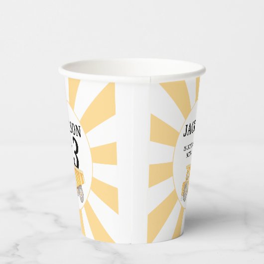 黄色の下に建築男の子の誕生日紙カップ 紙コップ (右)