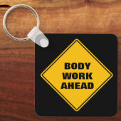 黄色の体の前倒し注意パーソナライズされた標識 キーホルダー (正面)