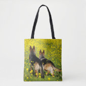 黄色の分野のジャーマン・シェパードによってはトートが開花します トートバッグ (正面)