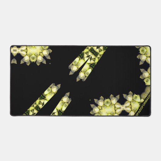 黄色の壊れたハートの黒い銀 デスクマット (正面)