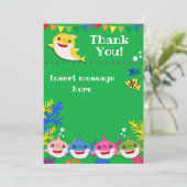 黄色の子供のサメのグリーンの誕生日 サンキューカード (スタンド正面)