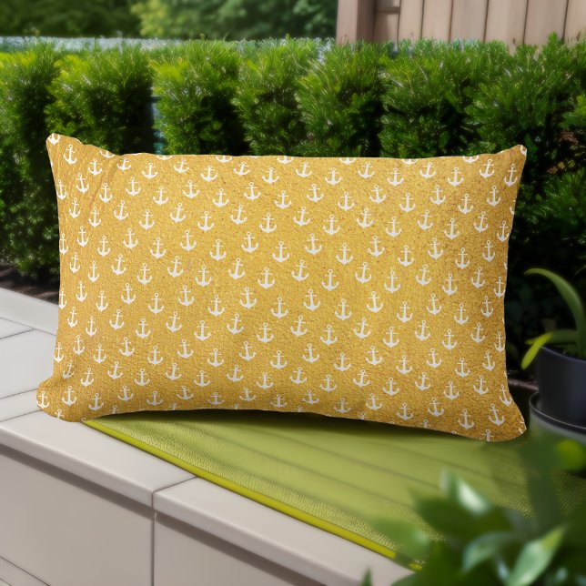 黄色の屋外ランバーピロー – 金ゴールドといかり アウトドアクッション (Yellow Outdoor Lumbar Pillow: Nautical Glam for Summer Vibes! ⚓️✨)