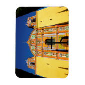 黄色の教会の低い角度のビ華美ュー マグネット (縦)