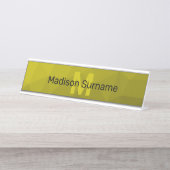 黄色の暗い幾何グラデーションメッシュパターンモノグラム デスクネームプレート (正面)