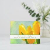 黄色の水の色チューリップ結婚式の日付を保存 ポストカード (スタンド正面)