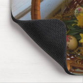 黄色の水仙のバスケット、白いアンティークドア マウスパッド (コーナー)