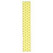 黄色の水仙の花の継ぎ目のないパターンがオン ロングテーブルランナー (正面)