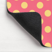 黄色の水玉模様オン珊瑚 マウスパッド (コーナー)