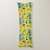 黄色の水色のバラ葉と芽のパターン ボディピロー (正面縦)