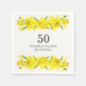 黄色の水色の水仙50th誕生日パーティー スタンダードカクテルナプキン (正面)