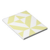黄色の淡い色の幾何学的なデコキューブパターン ノートパッド (アングル)