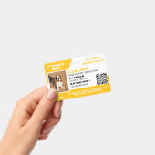 黄色の白いサービスドッグ写真ID QRコード バッジ (手持ち)