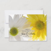 黄色の白いデイジー花共有メモリ葬儀 ノートカード (正面)