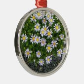 黄色の白いマルガリータの花と灰色の小石 メタルオーナメント (右)