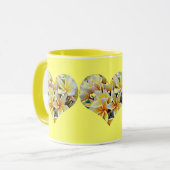 黄色の白くおよび黄色のプルメリアのハート マグカップ (正面左)