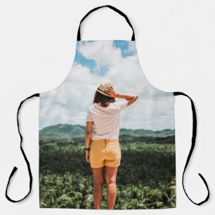 黄色の短パンをはいた女性 エプロン