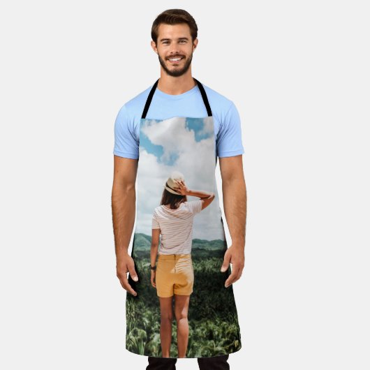 黄色の短パンをはいた女性 エプロン (着用した状態)