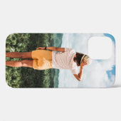 黄色の短パンをはいた女性 Case-Mate iPhoneケース (裏面 (横))