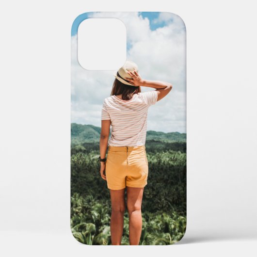 黄色の短パンをはいた女性 Case-Mate iPhoneケース (裏面)