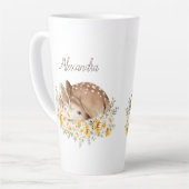 黄色の私たちの親愛小さな鹿、ひまわりのデイジー カフェラテマグ (左アングル)