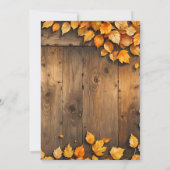 黄色の秋の葉が倉庫の木に感謝祭 招待状 (裏面)