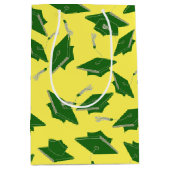 黄色の空中に投げられた緑の卒業キャップ ミディアムペーパーバッグ (正面)