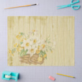 黄色の素朴木材と花のバスケットの分離 薄葉紙 (クラフト)