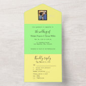 黄色の緑のミニマル夏のカップル写真モノグラム オールインワン招待状 (内側)