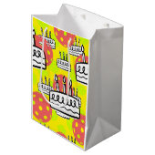 黄色の背景にお誕生日ケーキ付きピックボール ミディアムペーパーバッグ (正面アングル)