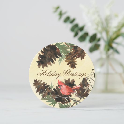 黄色の背景に赤いカーディナルと松ぼっくり ホリデーカード (スタンド正面)