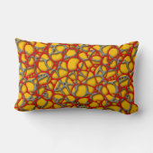 黄色の背景に赤と灰色のネット。 ランバークッション (裏面)