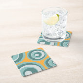 黄色の背景に青いレトロスタイルの円 スクエアペーパーコースター (インサイチュ)