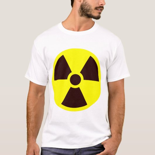 黄色の背景に黒い三葉模様の記号 Tシャツ (正面)