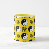 黄色の背景中国の陽模様 マグカップ (中央)