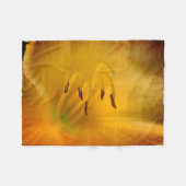 黄色の花がクローズアップ フリースブランケット (正面(横))