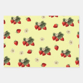 黄色の花が咲くイチゴの包装紙 ラッピングペーパーシート (正面)