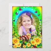 黄色の花と蝶とカタツムリの写真の誕生日 招待状 (正面)