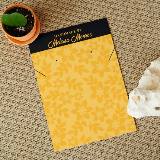 黄色の花スクリプトネックレスジュエリー表示