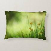 黄色の花バターカップ自然写真 アクセントクッション (裏面)