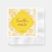 黄色の花パーソナライズされた名Haldi napkins 縁ありカクテルナプキン (正面)