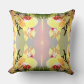 黄色の蘭の模様 クッション (正面)