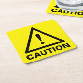 黄色の警告警告記号のおもしろいカスタム記号 スクエアペーパーコースター (アングル)