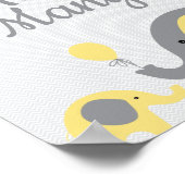 黄色の象の赤ちゃんシャワー推測いくつの記号 ポスター (角)