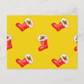 黄色の赤いクリスマスストッキング シーズンポストカード (正面)