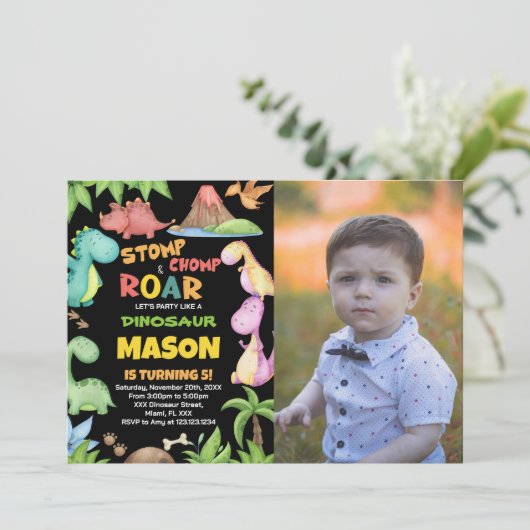 黄色の赤い緑の恐竜誕生日写真 招待状 (スタンド正面)