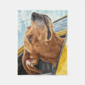 黄色の車の犬のアートプリント フリースブランケット (正面)