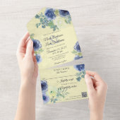 黄色の青とアイボリーのバラ淡い色の（QRコード付き） オールインワン招待状 (貼ってはがせる)