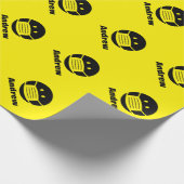黄色の顔マスクsmily絵文字アイコンパーソナライズされた ラッピングペーパー (角)