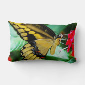 黄色の黒いアゲハチョウ蝶の写真モダン ランバークッション (裏面)